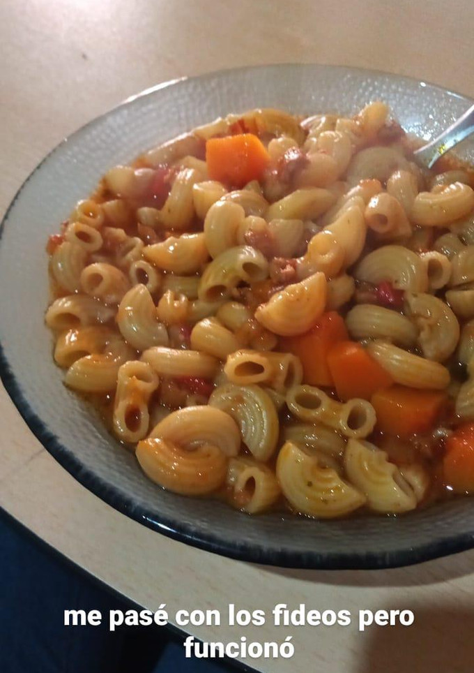 Una foto de Guiso de fideos con soja texturizada