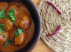 Una foto de Albóndigas tikka masala 🕌