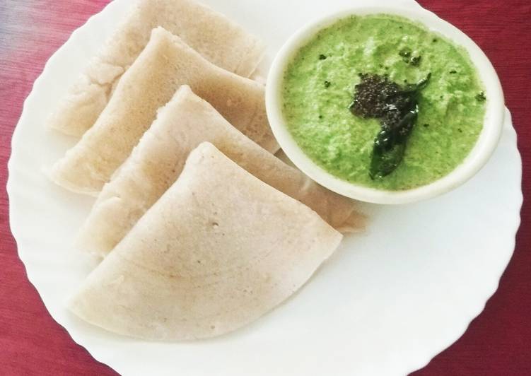 Neer Dosa with Kothamalli Coconut Chutney