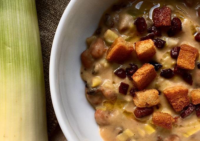 Leeks and borlotti soup