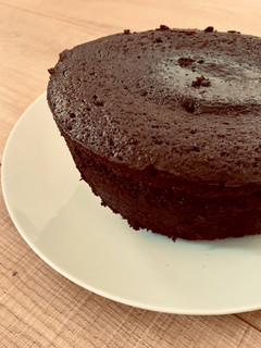 Una foto de Bizcocho de chocolate exprés en el micro