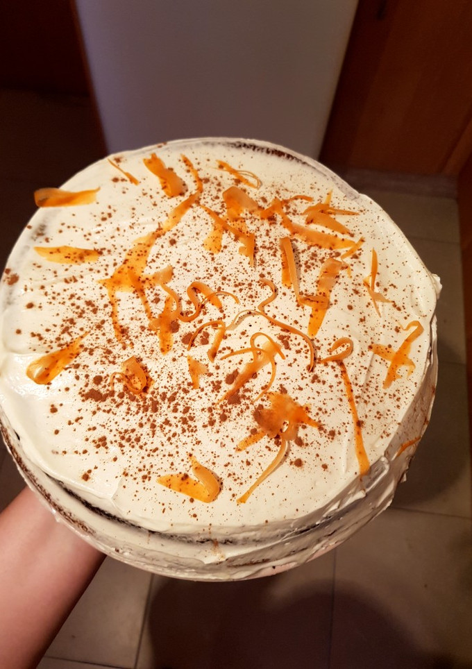 Una foto de Tarta de zanahoria con frosting de queso