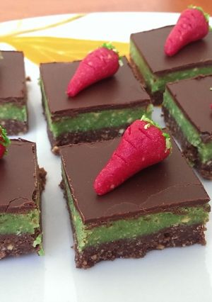 Húsvéti csokis-mandulás kockák (sütés nélkül) recept fotója