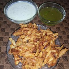 A picture of Pakoray with Mint yoghurt & Green vinegar Chutney.