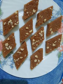 খেজুর গুড়ের সুজির বরফি (Khejur gurer soojir barfi recipe in Bengali) রেসিপির প্রধান ছবি