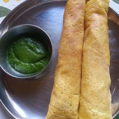 A picture of Moong dal cheela with paneer.