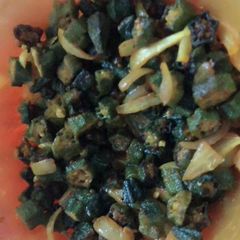A picture of Bhindi do pyaza.