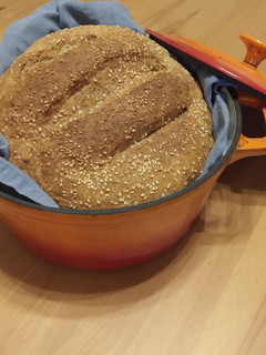Teljes kiőrlésű szezámmagos kenyér recept fotója