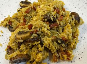 Una foto de Arroz Cremoso Express de Champiñones y Bacon en Airfryer Cosori