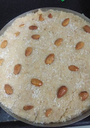 सूजी की बर्फी (sooji ki barfi recipe in Hindi) रेसिपी मुख्य फोटो