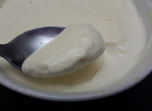 Una foto de Mayonesa casera con huevo cocido 👌