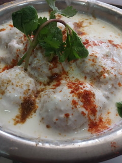 टेस्टी दही वड़ा(Tasty dahi vada recipe in hindi) रेसिपी मुख्य फोटो