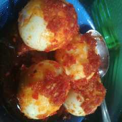 A picture of Telur disambelin atau telur balado.