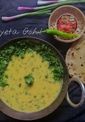 લીલી ડુંગળીની કઢી(Lili dungli ni kadhi recipe in Gujarati) રેસીપી મુખ્ય ફોટો