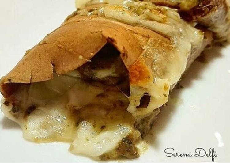 Crepes di farina di castagne con crema di funghi e provola