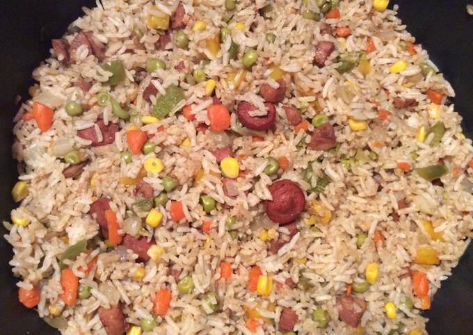 https://img-global.cpcdn.com/recipes/5a09f4dc3143f0ae/680x482cq70/arroz-frito-con-salchichas-y-chorizo-de-pollo-foto-principal.jpg