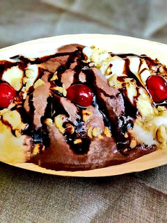 A picture of Caramalised Banana Split.