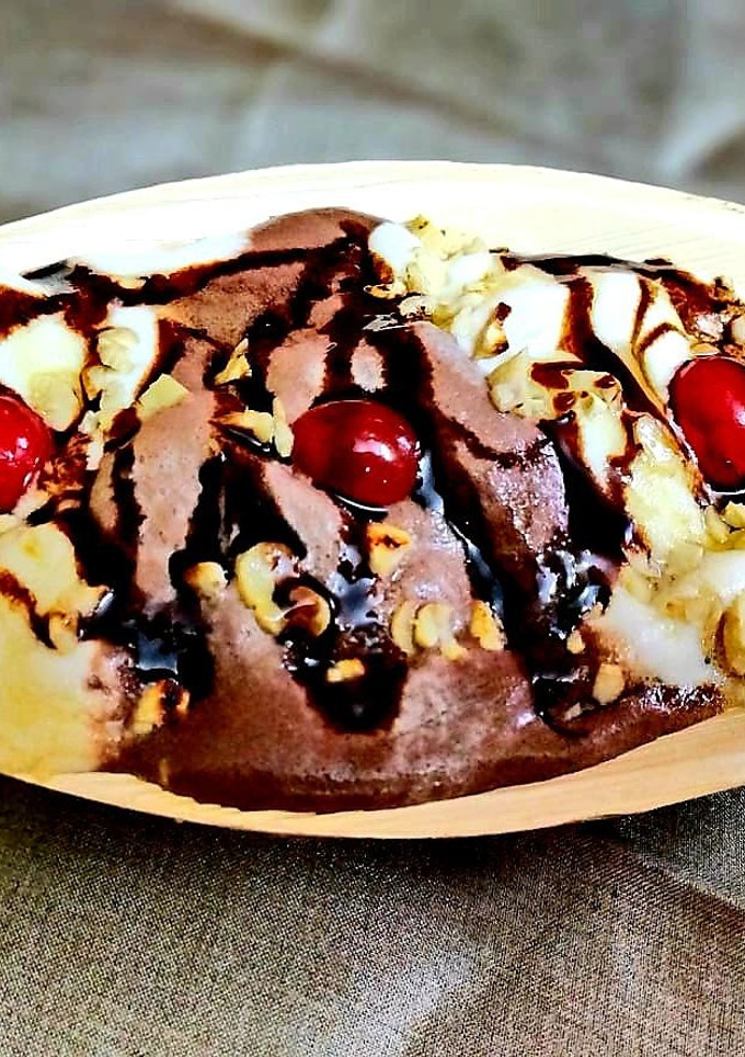 A picture of Caramalised Banana Split.