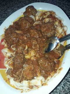 Una foto de Tallarines con Tuco, carne y albóndigas