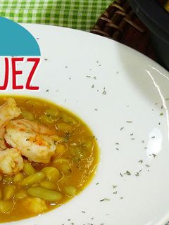Una foto de Alubias o fabes verdinas con langostinos