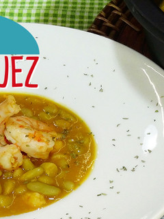 Una foto de Alubias o fabes verdinas con langostinos