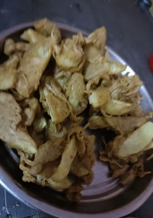 कुटू आलू के पकौड़े (Kuttu aloo ke pakode recipe in hindi) रेसिपी मुख्य फोटो