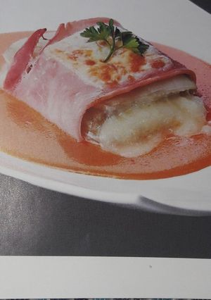 Una foto de Pencas de acelga envueltas en jamón 😋😊😋