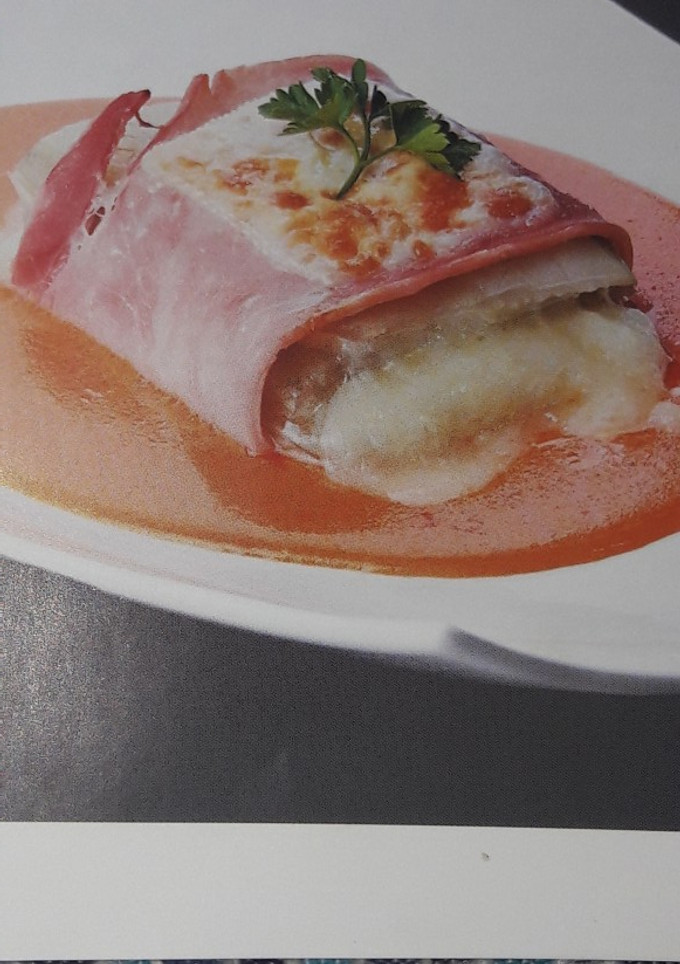 Una foto de Pencas de acelga envueltas en jamón 😋😊😋