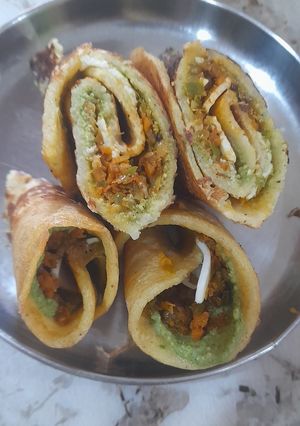 A picture of Stuffed moong dal wrap.