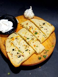 સ્ટફ ગાર્લિક બ્રેડ (Stuff Garlic Bread Recipe In Gujarati) રેસીપી મુખ્ય ફોટો