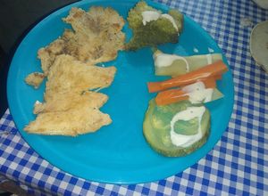 Una foto de Pechugas asadas con vegetales