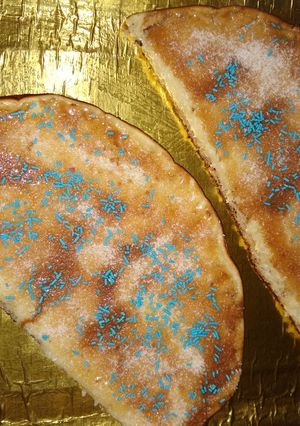 Una foto de Panqueque gordo de yogurt dulce de leche y coco