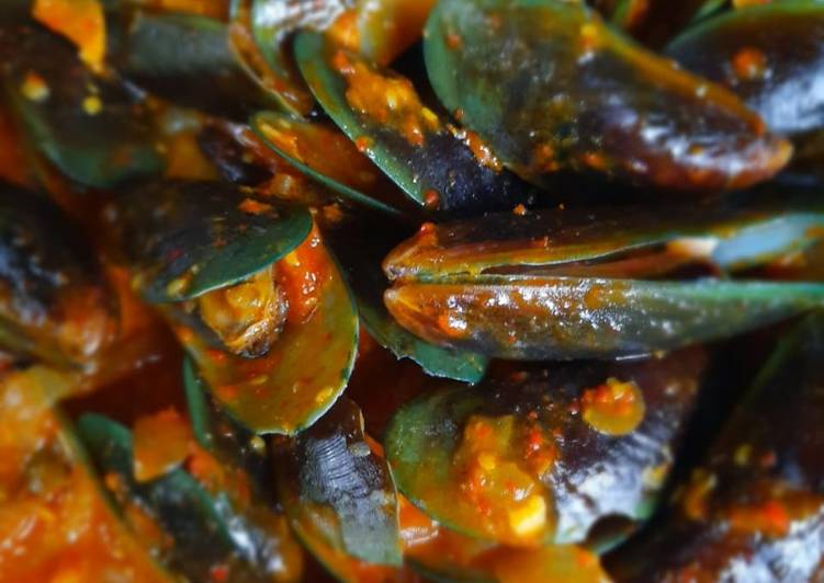 Langkah Mudah untuk memasak Kerang Hijau Saus Pedas Manis Lezat