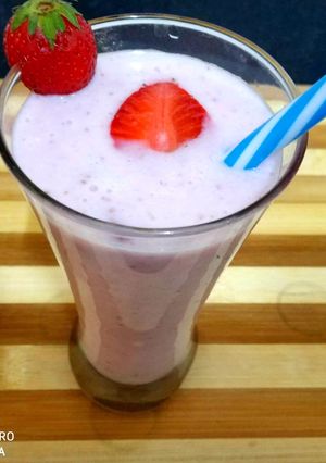 A picture of No sugar oats and Strawberry milkshake recipe.