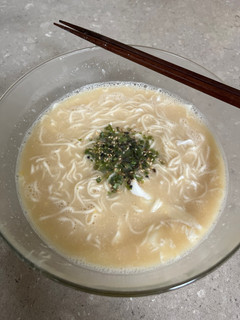 A picture of Instant ramen.