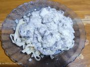 Una foto de roquefort pasta carne
