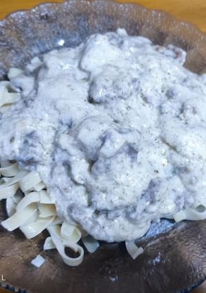 Una foto de Pasta cremosa de queso azul y carne