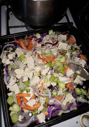 Una foto de Salteado de Yamaní, Tofu y Verduras