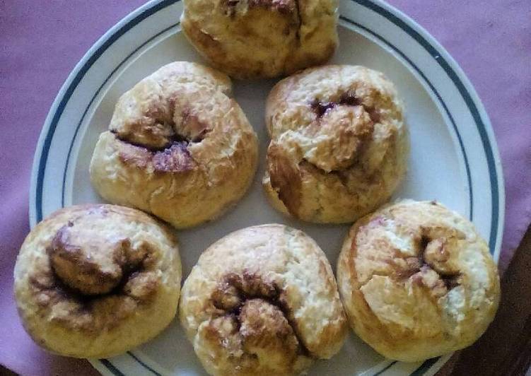 Cinnamon and jam scones