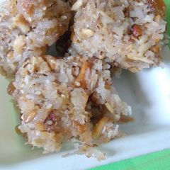 A picture of Coconut dryfruites burfi.