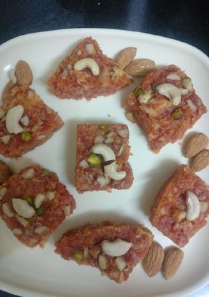 A picture of Gajar burfi.