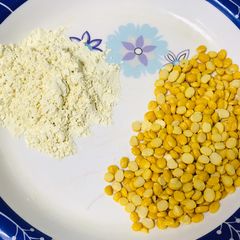 Gram flour (besan) A picture of Gram flour (besan).