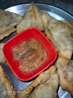 चटाकेदार समोसे (Chatakedar samose recipe in hindi) रेसिपी मुख्य फोटो