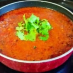 A picture of Garlic Chutney.