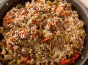Una foto de arroz wok