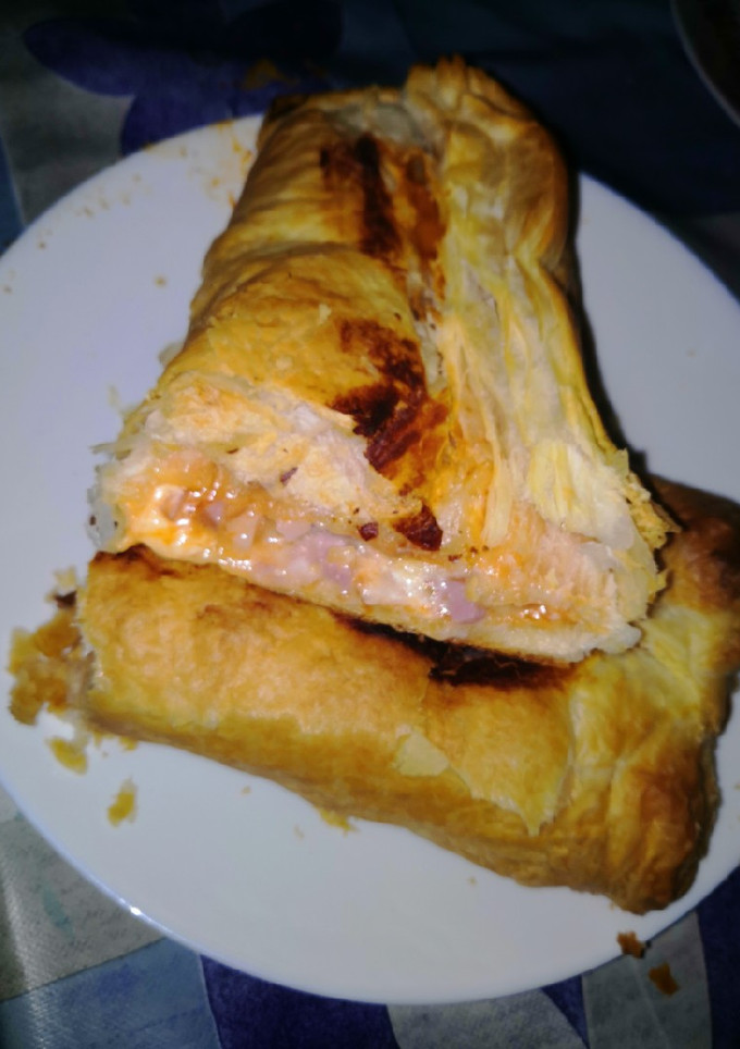 Una foto de Hojaldre de bacon y queso