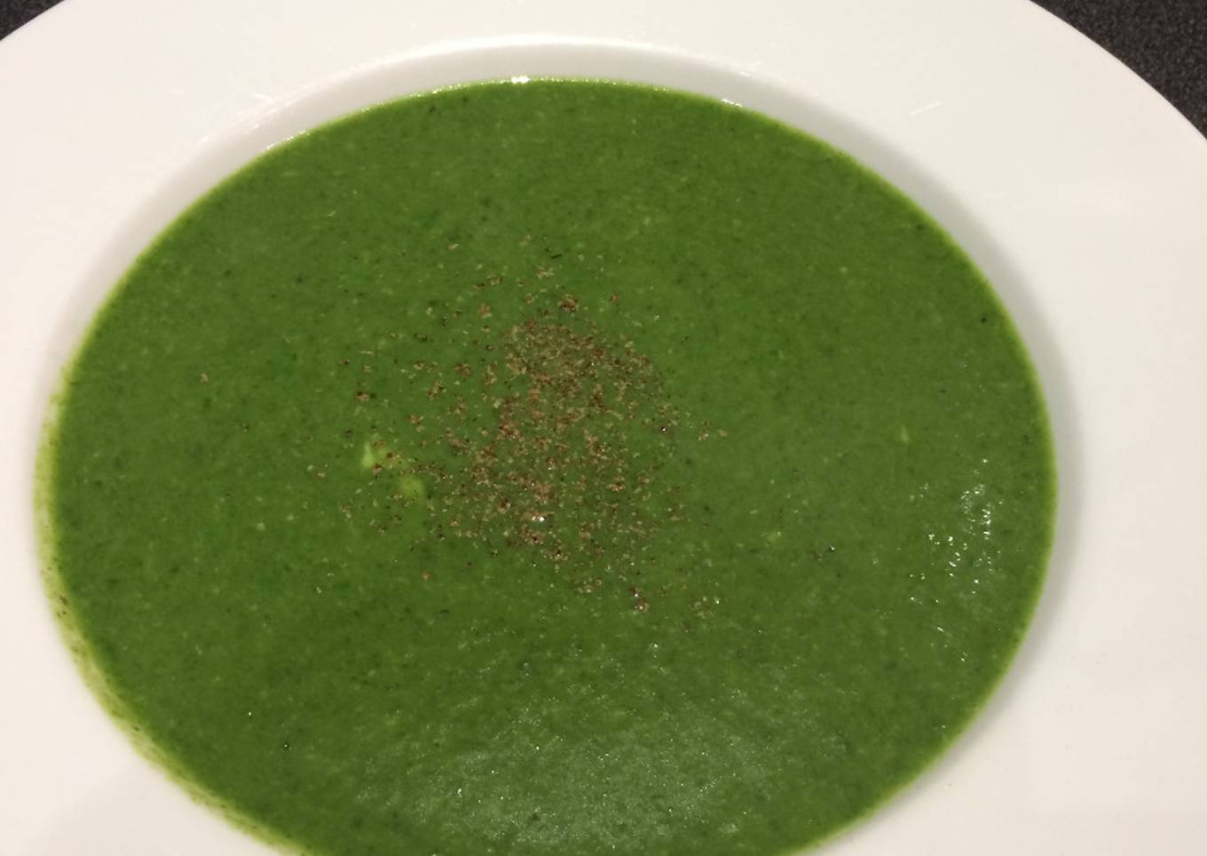 Simple Green Soup- Courgette & Spinach
