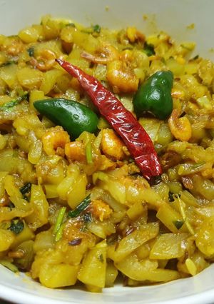 A picture of Lau Chingri or Bottle Gourd with Shrimps.