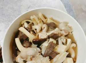 Hình của món Tim heo xào nấm.