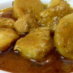 A picture of Chicken Aalu Ka Salan.